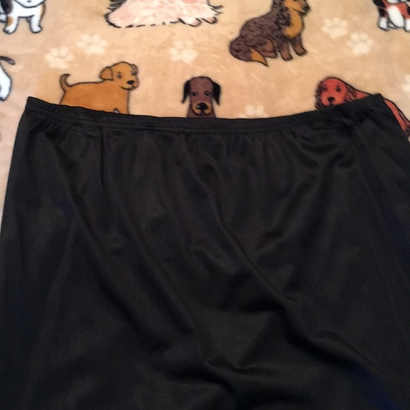 Pretty vintage black half slip by Vanity Fair - Picture 4 of 8